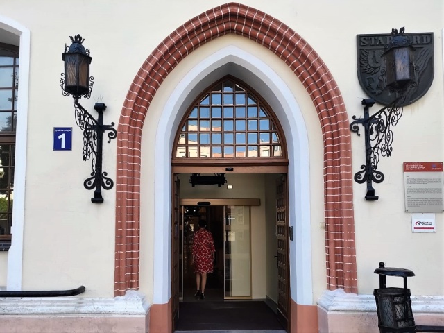 Stargardzki ratusz bardziej dostępny dla osób z niepełnosprawnościami.