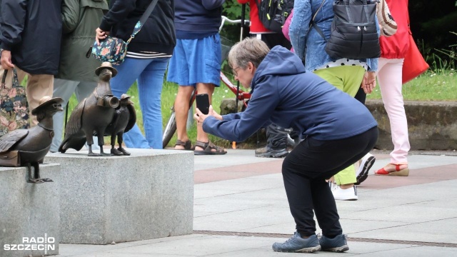 Chociaż pogoda w kratkę, a internet zalewany jest zdjęciami paragonów grozy, to polskie morze nadal jest popularne wśród turystów. Nasz reporter sprawdził, jak wygląda tegoroczny sezon nad Bałtykiem.