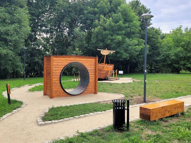 35 tysięcy złotych kosztowały nowe lampy w Stargardzie. Latarnie stanęły na nowo wybudowanym Naukowym Placu Zabaw.