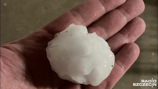 Od poniedziałku nad Lombardią przechodzą gwałtowne burze, powodując zniszczenia i chaos komunikacyjny. Jest jedna ofiara śmiertelna i kilkunastu rannych.