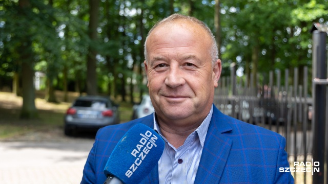 Samorządowcy, którzy wydają decyzję na składowanie niebezpiecznych odpadów powinni być rozliczeni, mówi poseł Prawa i Sprawiedliwości Artur Szałabawka. W ten sposób komentuje sprawę firmy z Polic, która zostawiła górę odpadów przy ulicy Kamiennej. Za ich usunięcie zapłaciło państwo.
