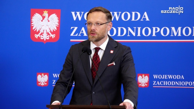 Autobusem komunikacji miejskiej przez strefę ochronną w Świnoujściu - takie rozwiązanie problemu części mieszkańców kurortu zapowiedział w piątek zachodniopomorski wojewoda.