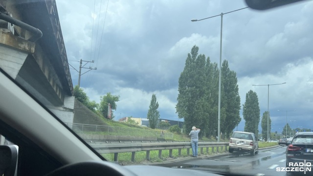 Kolizja trzech aut pod wiaduktem na Struga, w kierunku centrum.