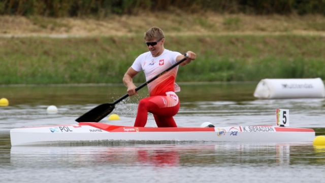 Kacper Sieradzan z Wiskordu Szczecin zdobył dwa medale - złoty i srebrny - w Młodzieżowych Mistrzostwach Europy w kajakarstwie, zakończonych w Portugalii.