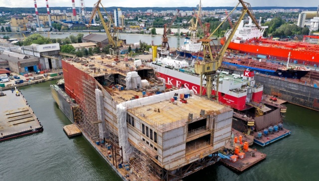 Budowa pierwszego promu dla polskich armatorów jest zaawansowana w 58 procentach - poinformował, w mediach społecznościowych, wiceminister infrastruktury Marek Gróbarczyk.