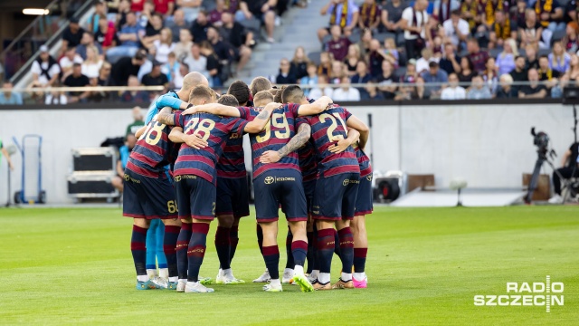 Oficjalny trening i obowiązkowa konferencja prasowa trenera i jednego z zawodników to dzisiejszy plan przygotowań piłkarzy Pogoni do jutrzejszego meczu rewanżowego z Linfield FC w eliminacjach Ligi Konferencji Europy.