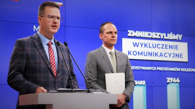 Wiceminister infrastruktury Rafał Weber powiedział, że w 2024 rząd wzmocni fundusz rozwoju i przewozów autobusowych z 800 tysięcy złotych do miliarda złotych.