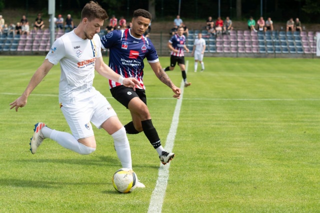 Rozgrywki czwartej ligi zachodniopomorskiej zainaugurowane. W pierwszym meczu, rozegranym na stadionie przy ulicy Topolowej w Szczecinie, kibice zobaczyli sporo bramek. Wszystkie zdobyli goście ze Stargardu, którzy wygrali z miejscową Iskierką Mirand aż 4:0.