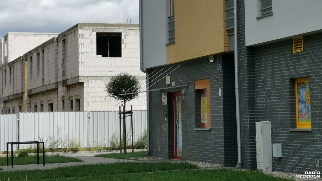 Budowa nowych mieszkań na osiedlu Lotnisko w Stargardzie minęła półmetek.