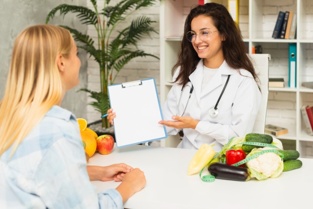 W dzisiejszych czasach, gdy tempo życia staje się coraz szybsze, zadbanie o zdrowy styl życia oraz odpowiednią dietę staje się kluczowe dla utrzymania dobrej kondycji i samopoczucia. Właściwe odżywianie to nie tylko sposób na utrzymanie odpowiedniej wagi, ale również klucz do zapobiegania wielu chorobom i poprawienia jakości życia. Jeśli szukasz wsparcia i profesjonalnych porad, warto skorzystać z usług Dietetyka w Szczecinie, który pomoże Ci odnaleźć drogę do zdrowszego i bardziej satysfakcjonującego życia.