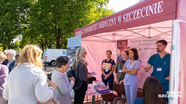 Badają piersi, poziom cukru we krwi i zawartość dwutlenku węgla w wydychanym powietrzu - na Jasnych Błoniach trwa Piknik Zdrowia.