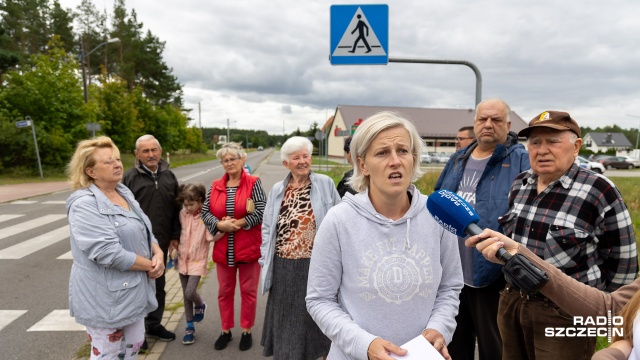 Policja odsyła do straży miejskiej, straż miejska do policji. Przejście przez pasy budzi grozę u mieszkańców Trzebieży.