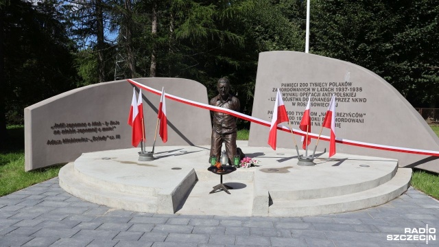 W Kołobrzegu uroczyście odsłonięto Pomnik Ofiar Operacji Antypolskiej NKWD i Zagłady Nadberezyńców.