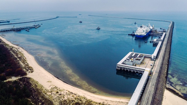 Miejsce stałego bazowania Morskiego Oddziału Straży Granicznej przy terminalu LNG, to jeden z punktów zawartych w porozumieniu podpisanym między strażą a spółką Gaz-System. Porozumienie ma zapewnić jeszcze większe bezpieczeństwo w rejonie świnoujskiego gazoportu.