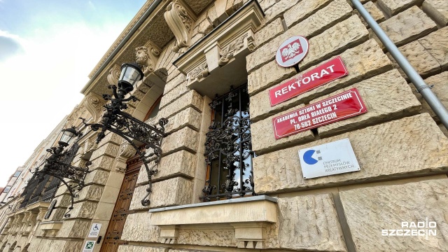Akademia Sztuki w Szczecinie przegrywa kolejny proces - musi przywrócić do pracy zwolnioną kilka lat temu kanclerz Katarzynę Jaślarz.
