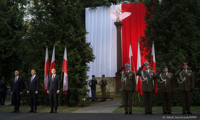Na Wojskowym Cmentarzu na Powązkach uczczono żołnierzy walczących w latach 1919-21 z bolszewikami.