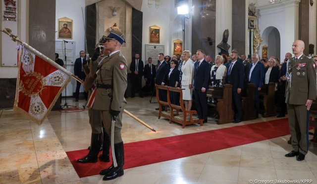 W uroczystość Wniebowzięcia Najświętszej Maryi Panny i święto Wojska Polskiego przedstawiciele władz państwowych wzięli udział w mszy świętej w Katedrze polowej Wojska Polskiego w Warszawie.