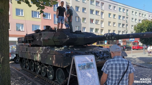 Pokaz sprzętu wojskowego, jakim dysponują jednostki Brygady Wsparcia Dowodzenia ze Stargardu, uświetnił uroczystości Święta Wojska Polskiego na Rynku Starego Miasta.