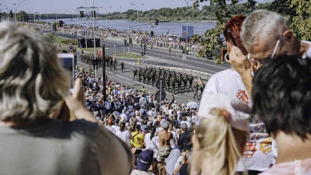 Czeskie media komentują defiladę zorganizowaną w Warszawie z okazji Święta Wojska Polskiego. Polska pokazała Putinowi swoją siłę - zatytułował relację portal telewizji Nova.