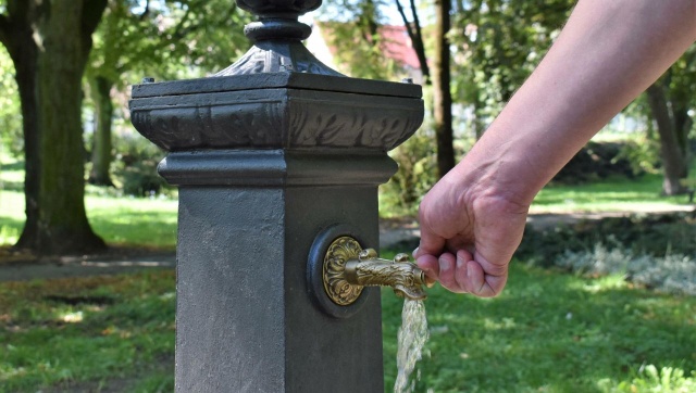Darmowa, czysta woda do picia pojawiła się w stargardzkim Parku Popiela.