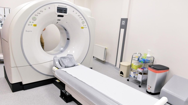 Pacjenci ze Świnoujścia mogą już korzystać z nowoczesnego tomografu. Sprzęt został zainstalowany w Szpitalu Miejskim.