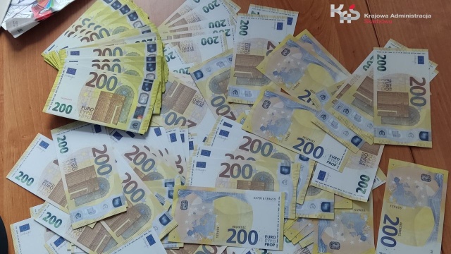 Fałszywe pieniądze przejęli funkcjonariusze Zachodniopomorskiej Krajowej Administracji Skarbowej.