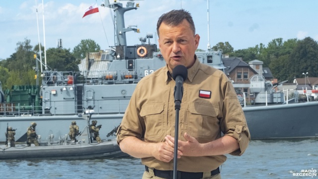 Minister obrony Mariusz Błaszczak zachęca do wstępowania w szeregi Wojska Polskiego, a szczególnie do oddziałów specjalnych. Szef MON wziął udział w prezentacji nowego Zespołu Bojowego C w Jednostce Wojskowej Formoza.