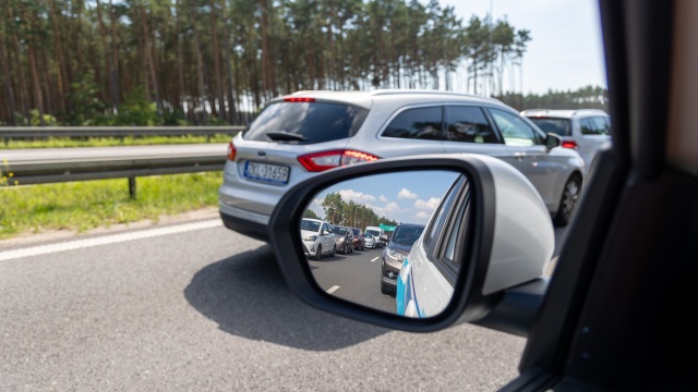 Jak informują drogowcy, na trasie S3, na odcinku między Pyrzycami a Gryfinem przez ciężarówkę zajęty jest pas wolny.