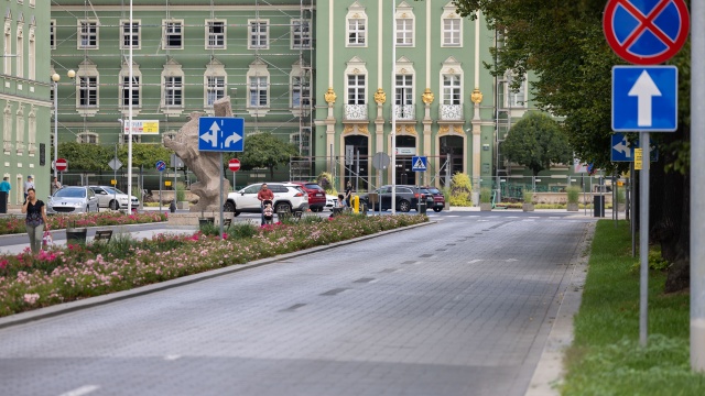 Mowa o odcinku od ul. Niedziałkowskiego do skrzyżowania z ul. Wielkopolską. Tu jazda odbywać się będzie lewym pasem.