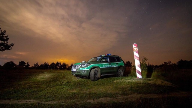 Straż Graniczna poinformowała, że 11 cudzoziemców próbowało w poniedziałek nielegalnie przedostać się przez granicę polsko-białoruską. Zatrzymano jednego obywatela Konga. Pozostałe 10 osób na widok patroli granicznych zawróciło na Białoruś.