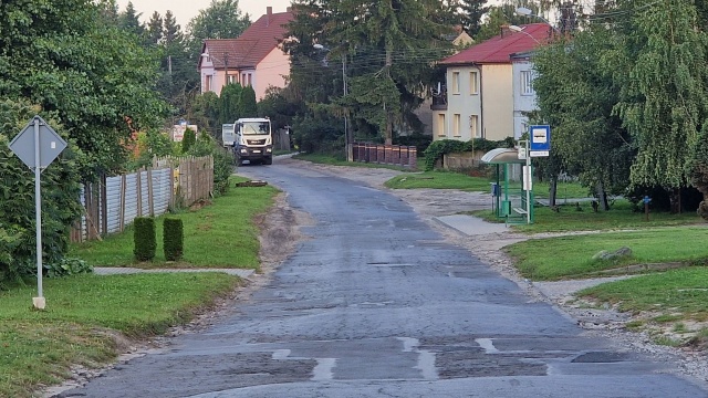 Droga w Stobnie, pod Szczecinem, do remontu. Prace ruszą w pierwszej połowie września.