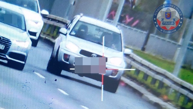 Bez prawa jazdy gnał ponad setką po Szczecinie. Zatrzymali go policjanci z drogówki.
