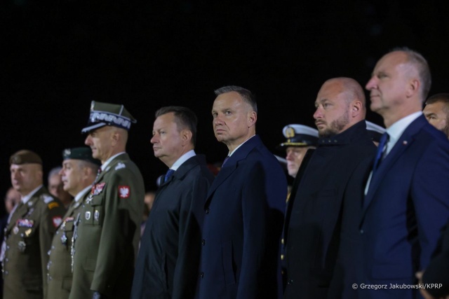 Na Westerplatte oddano hołd ofiarom II wojny światowej. Uroczystość z udziałem prezydenta Andrzeja Dudy i przedstawicieli rządu odbyła się przy pomniku Pomniku Obrońców Wybrzeża stojącym na terenie byłej polskiej Wojskowej Składnicy Tranzytowej, która została zaatakowana przez Niemców 1 września 1939 roku o 4.45.