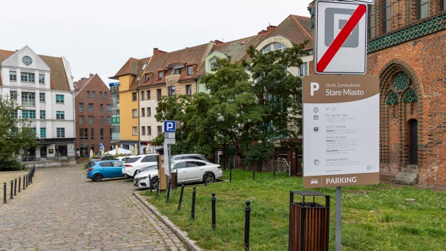 Mamy zmianę w sposobie parkowania na Starym Mieście w Szczecinie. Od 1 września Strefę Zamieszkania Stare Miasto zastąpią dwa Płatne Parkingi Niestrzeżone.