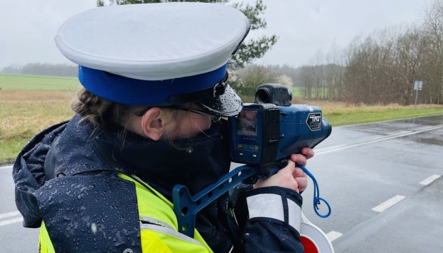 Jechali ponad setką w terenie zabudowanym - skończyli z wysokimi mandatami i na trzy miesiące stracili prawa jazdy.