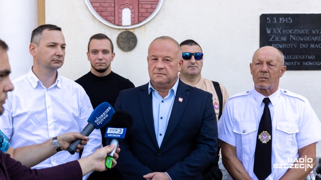 Ochotnicza Straż Pożarna w Wyszomierzu z dofinansowaniem do zakupu nowego wozu strażackiego. Chodzi o kwotę 650 tysięcy złotych, którą OSP otrzymała od Wojewódzkiego Funduszu Ochrony Środowiska i Gospodarki Wodnej w Szczecinie. Warunkiem zakupu nowego wozu jest jednak konieczność jego dofinansowania z budżetu gminy Nowogard.