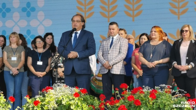 35. jubileuszową edycję Targów Agro Pomerania uroczyście zainaugurowano w Barzkowicach z udziałem przedstawicieli rządu, parlamentarzystów, samorządowców oraz instytucji kluczowych dla rozwoju branży rolnej.