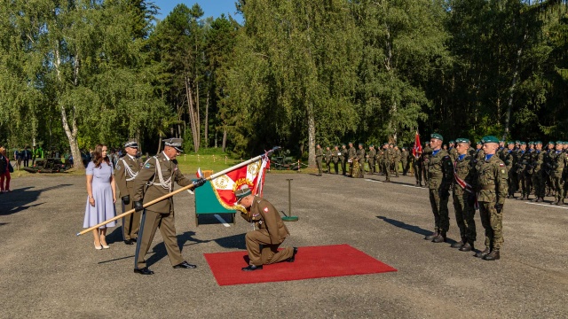 102. Batalion Ochrony w Bielkowie ma swój sztandar wojskowy. W piątek odbyła się uroczystość jego nadania. Apel odbył się na terenie koszar przy ulicy Łąkowej.