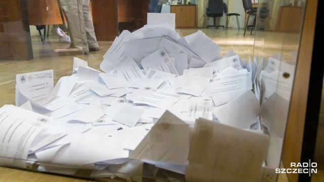 Zaprezentowano inną listę niż ta, którą ostatecznie zarejestrowano w Państwowej Komisji Wyborczej. Taka sytuacja miała miejsce w piątek w Szczecinie podczas prezentacji kandydatów na posłów koalicyjnego Komitetu Wyborczego Trzecia Droga 2050 - PSL - informuje Głos Szczeciński.