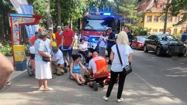 O krok od tragedii w Ustroniu Morskim. W sobotę kierująca osobowym oplem kobieta wjechała w grupę osób poruszających się na wózkach inwalidzkich.