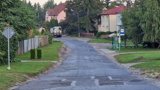 Rusza remont drogi w Stobnie pod Szczecinem. Droga od poniedziałku będzie zamknięta. Do swoich posesji będą jednak mogli dojechać mieszkańcy.