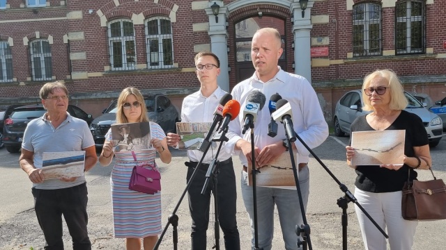 Nieznany sprawca przeciął przewody hamulcowe w samochodzie kandydata do Senatu z Koszalina Marka Łagockiego. Sam zainteresowany poinformował, że do zdarzenia miało dojść w nocy z czwartku na piątek.