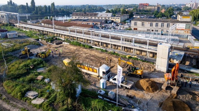 Powstaje kolejna stacja szczecińskiej SKM-ki. W rejonie ulicy Heyki trwa budowa parkingu.
