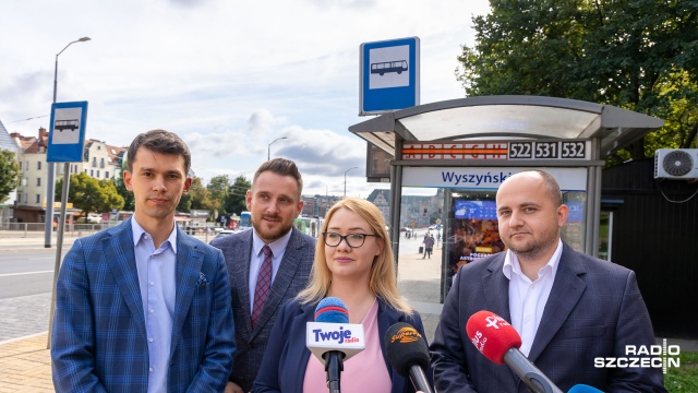 Opozycja w radzie miasta Szczecin, radni PiS krytykują prezydenta i wytykają, że ostatnie cięcia linii komunikacji to efekt wielu lat złego zarządzania tą sferą przez prezydenta i jego ludzi.