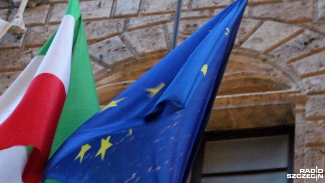 Przewodnicząca Komisji Europejskiej odwiedzi Lampedusę - włoską wyspę, na którą przypłynęło w ostatnich dniach wiele tysięcy migrantów z Tunezji.
