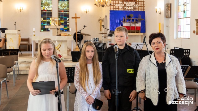 Nie możemy zapomnieć o naszych korzeniach, musimy pamiętać - mówił wojewoda zachodniopomorski Zbigniew Bogucki w trakcie niedzielnych obchodów w Jesionowie upamiętniających Ofiary 84. rocznicy agresji sowieckiej na Polskę. Uroczystości rozpoczęła Msza Święta za poległych Polaków.