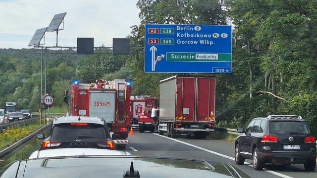 Dwie osoby zostały ranne w wypadku na autostradzie A6, między węzłami Kijewo i Podjuchy.