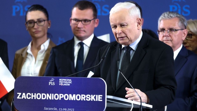 Przeszkody, które rzuca nam opozycja są inspirowane z zewnątrz - mówił podczas konwencji Prawa i Sprawiedliwości w Szczecinie Jarosław Kaczyński.