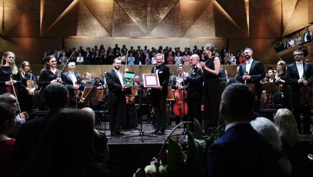 Orkiestra Filharmonii w Szczecinie ze Złotym Medalem Zasłużony Kulturze Gloria Artis [ZDJĘCIA]
