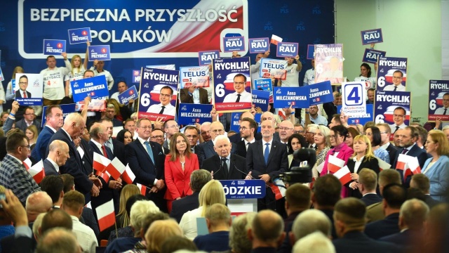Wicepremier Jarosław Kaczyński powiedział, że celem forsowanego na forum unijnym mechanizmu relokacji migrantów jest stworzenie chaosu w Europie.